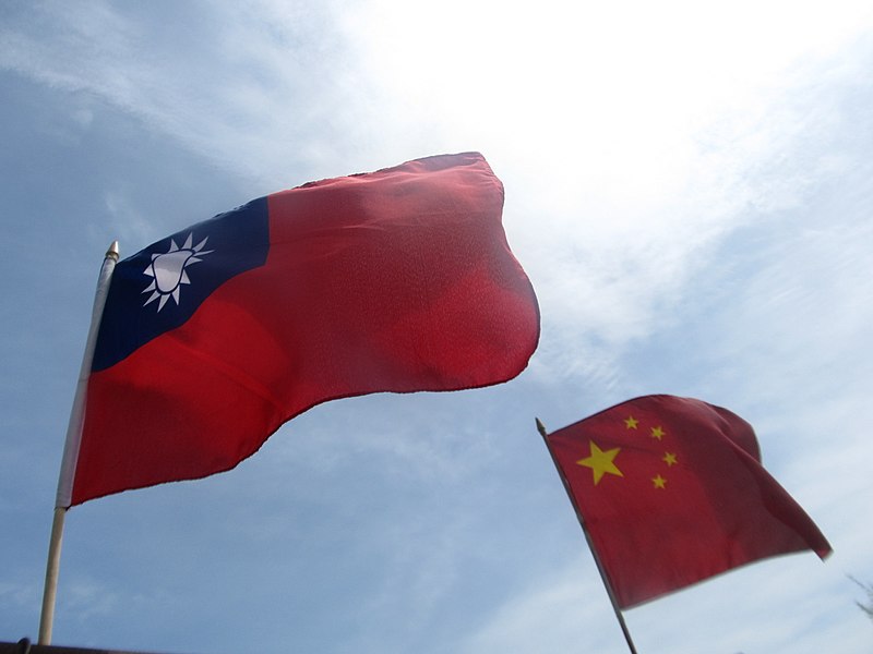 taiwanese-and-chinese-flag.jpg